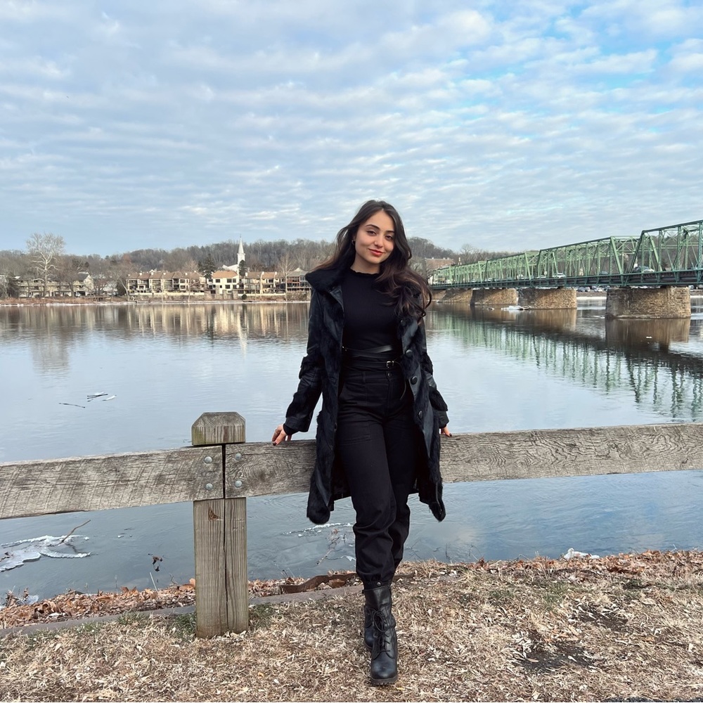 Meet your Posher, Kassandra